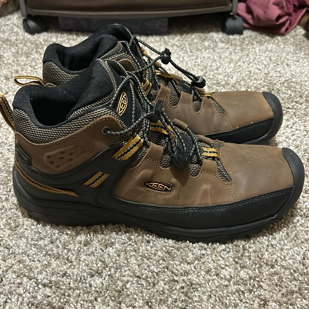 Like New Waterproof Keen Big Kids' Targhee Waterproof Boot